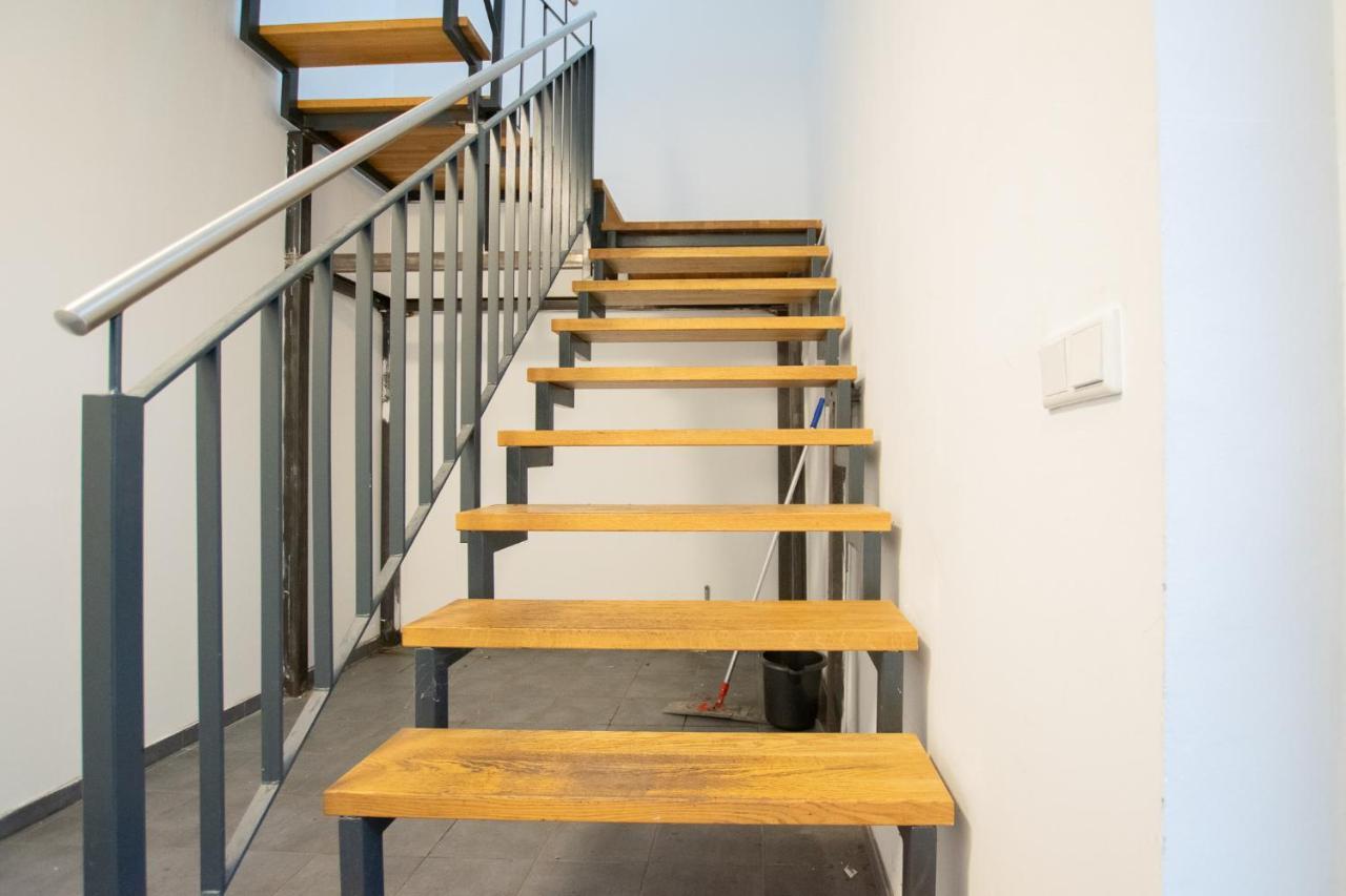 Raj Living - 250m2 Loft With 6 Im Industriegebiet - 20 Min Messe Dus & Old Town Dus Appartamento