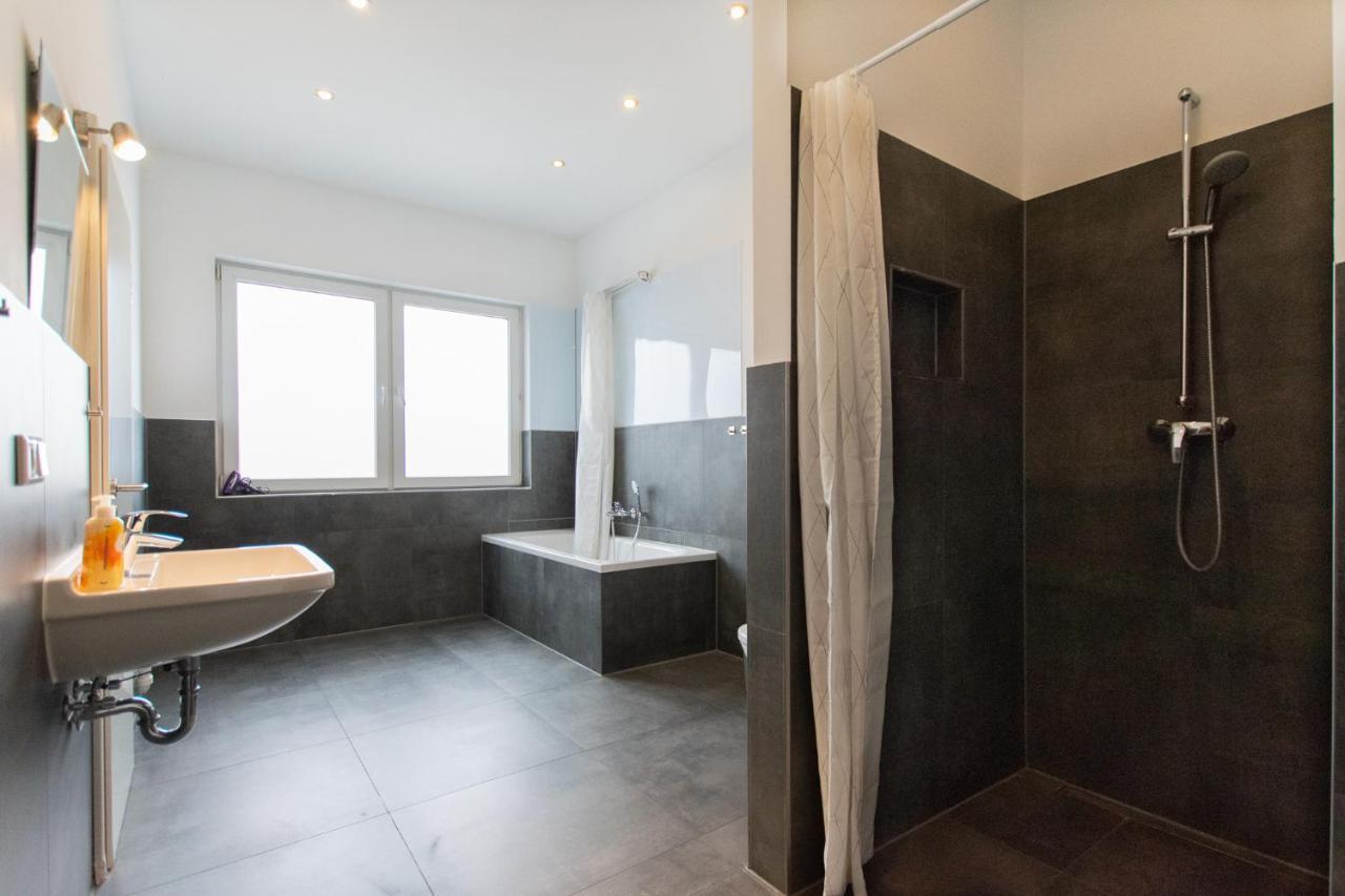 Raj Living - 250m2 Loft With 6 Im Industriegebiet - 20 Min Messe Dus & Old Town Dus Appartamento Düsseldorf